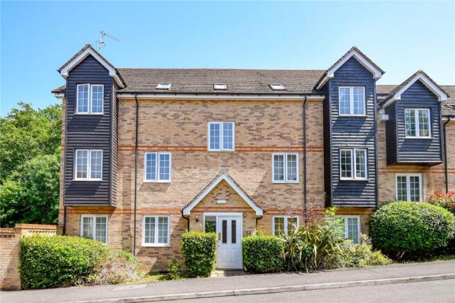 2 bed property, in Lamtarra Way, £180,000