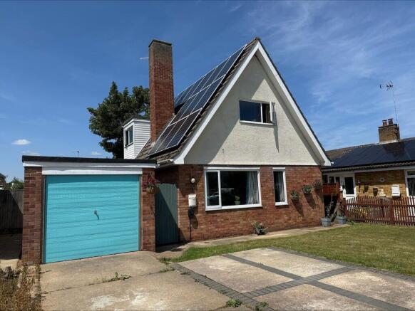 3 bed property, in Conifer Close, £250,000