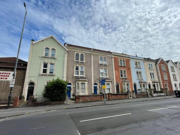 Studio, in Flat 4, £100,000