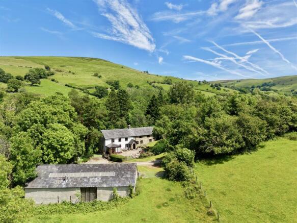 4 bed property, in Rhulen, £625,000