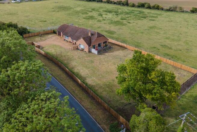 4 bed property, in Bury Road, £600,000