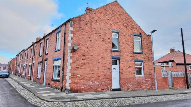 2 bed property, in Woodlands Road, £70,000