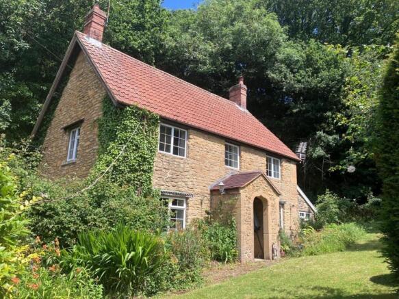 4 bed property, in East Chinnock, £550,000