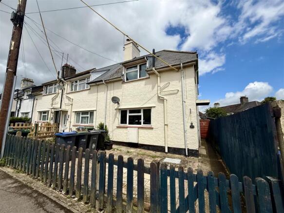 3 bed property, in Wood Lane, £120,000