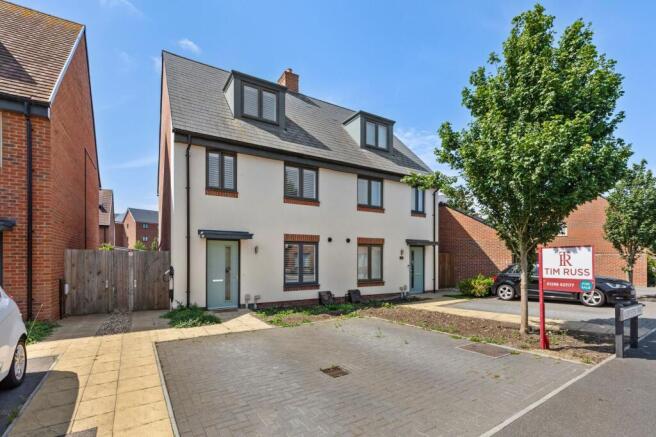 3 bed property, in Kempster Way, £410,000