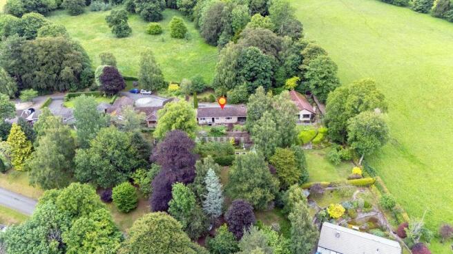 4 bed property, in Clelland, £590,000