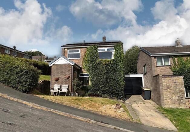 3 bed property, in Winhill Road, £220,000