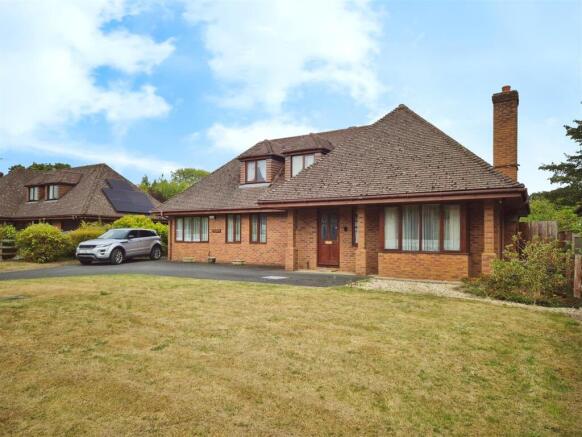 3 bed property, in High Street, £410,000