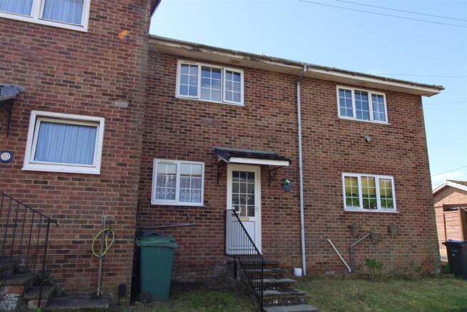 2 bed property, in The Hollows, £194,950