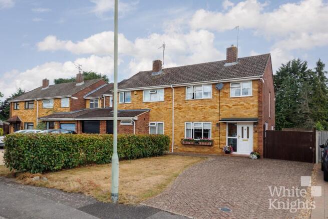 3 bed property, in Woodley, £465,000