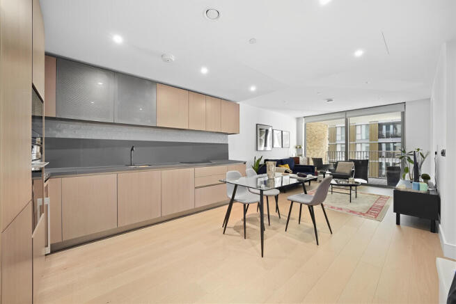 2 bed property, in Salisbury House, £899,950