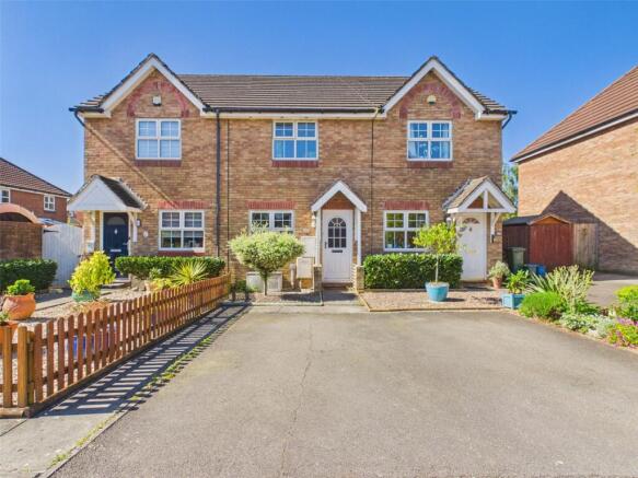 2 bed property, in Kensington Park, £250,000