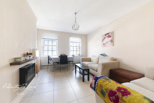 2 bed property, in Watts Grove, £300,000