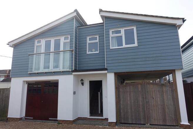 3 bed property, in Links Crescent, £350,000