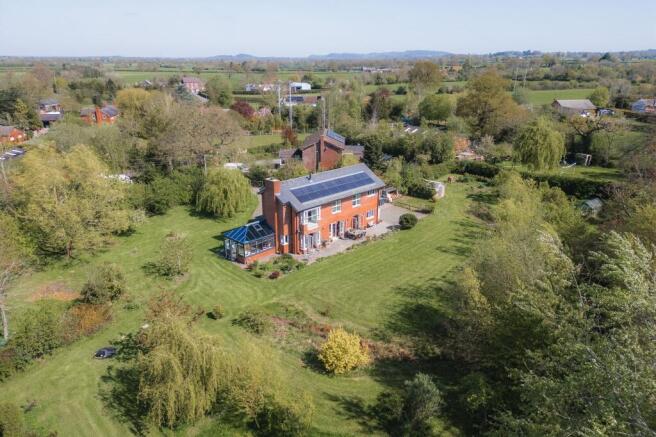 4 bed property, in Crooked Willow, £750,000