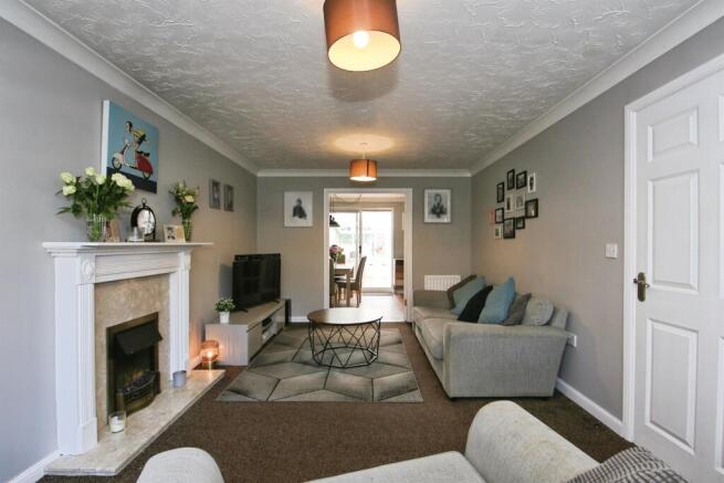 4 bed property, in Watersend Road, £385,000