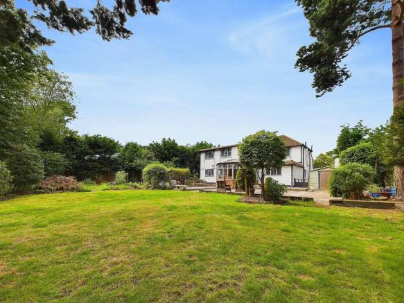 5 bed property, in Marlings Close, £1,225,000