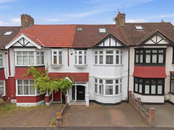 4 bed property, in Cherry Tree Rise, £675,000