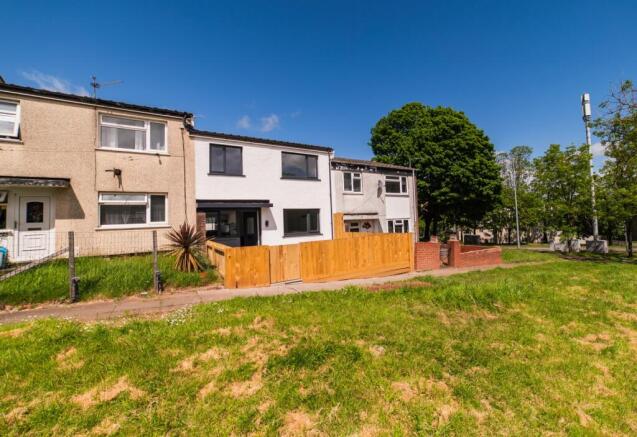 3 bed property, in Brynfedw, £240,000