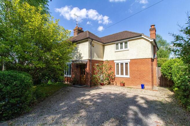 3 bed property, in Hitches Lane, £750,000