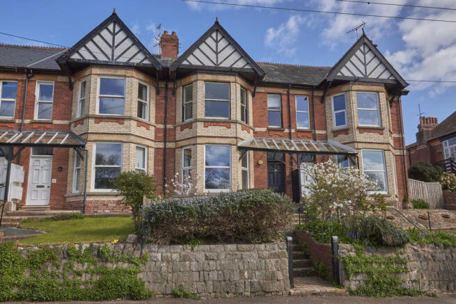 2 bed property, in Flat 2, £280,000