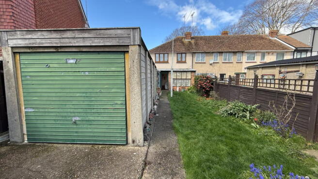 3 bed property, in Grange Road, £280,000