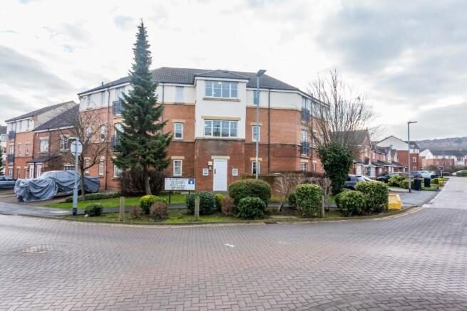 2 bed property, in Foster Drive, £100,000