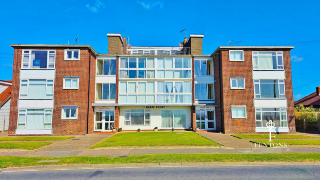 2 bed property, in Kings Parade, £200,000