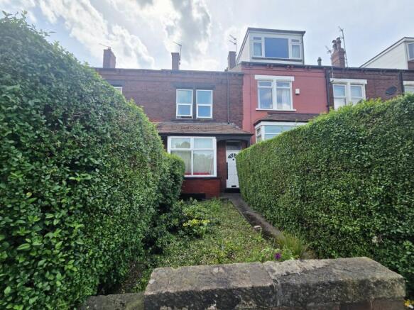 3 bed property, in Meanwood Road, £165,000