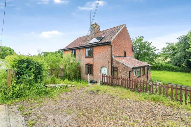 3 bed property, in Hulver Road, £260,000
