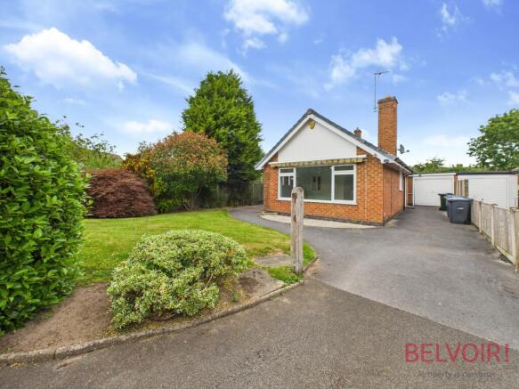 3 bed property, in Hallfields, £450,000