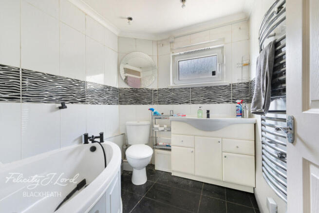 1 bed property, in The Heights, £170,000
