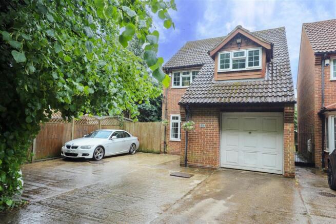 3 bed property, in The Avenue, £665,000