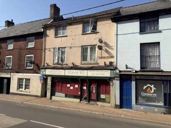 3 bed property, in Coopers Court, £140,000