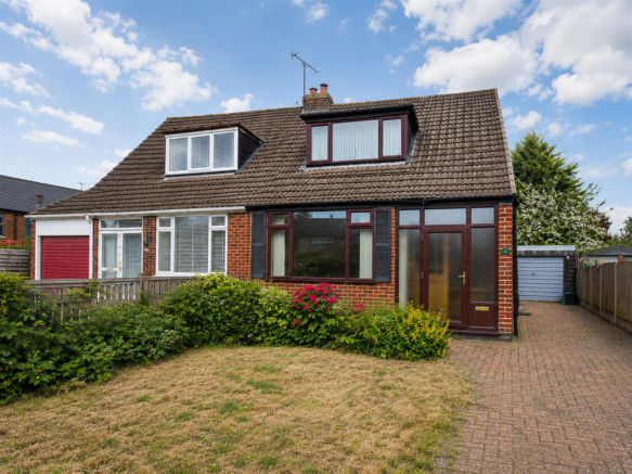 2 bed property, in Marina Drive, £220,000