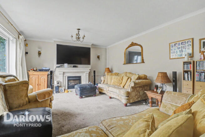 4 bed property, in Nant Y Dall Avenue, £375,000