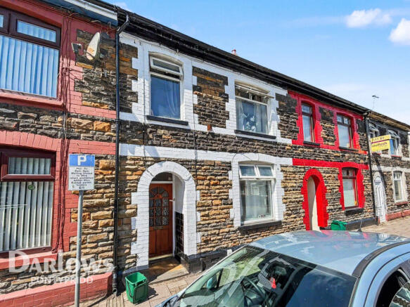 4 bed property, in Meadow Street, £120,000
