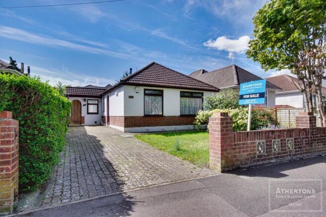 2 bed property, in Recreation Road, £325,000