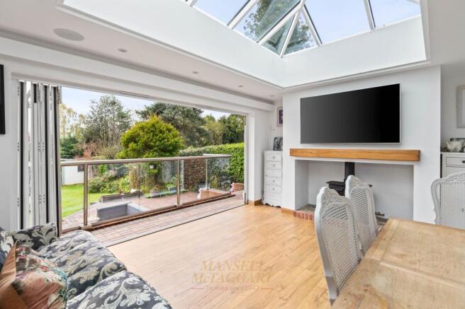 4 bed property, in Copthorne Bank, £725,000