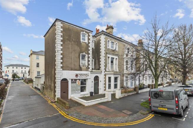 2 bed property, in Lushington Road, £180,000