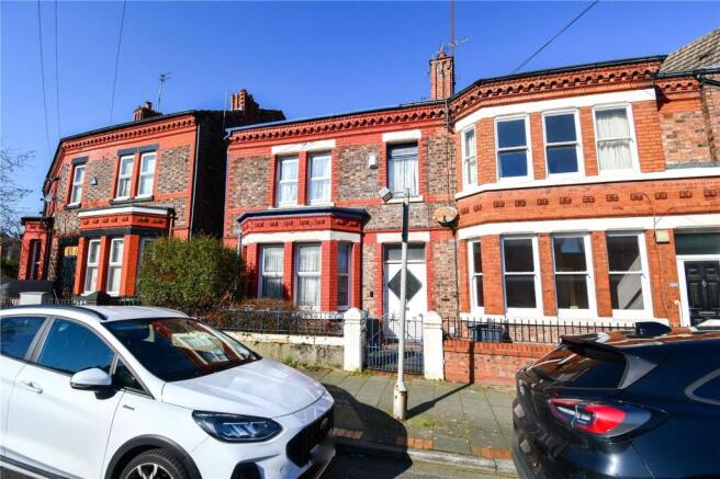 4 bed property, in Clifton Road, £140,000