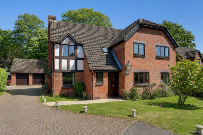 5 bed property, in Bassett, £640,000