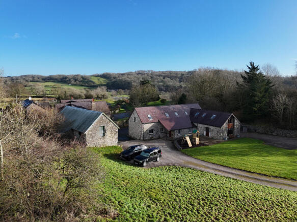 5 bed property, in Llandegla Road, £950,000