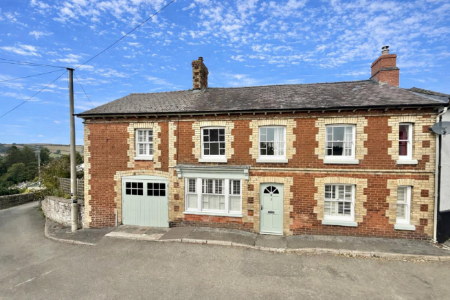4 bed property, in Castle Road, £399,000