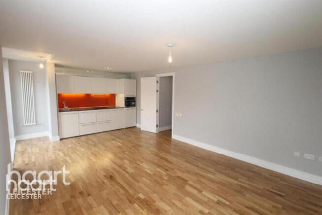 2 bed property, in Shires Lane, £160,000