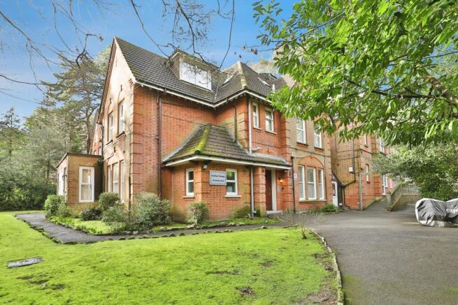 1 bed property, in Braidley Road, £75,000