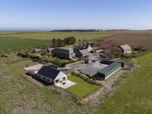 3 bed property, in Frogmore Cattery, £495,000