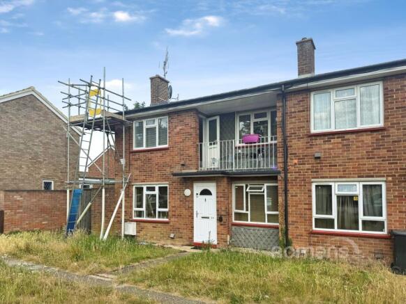 1 bed property, in Chestnut Crescent, £180,000