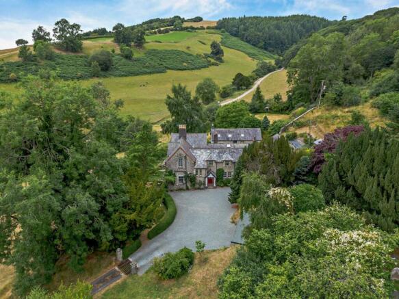 6 bed property, in Stowe, £1,180,000