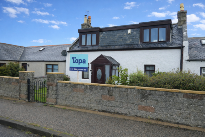 2 bed property, in Hillside, £160,000